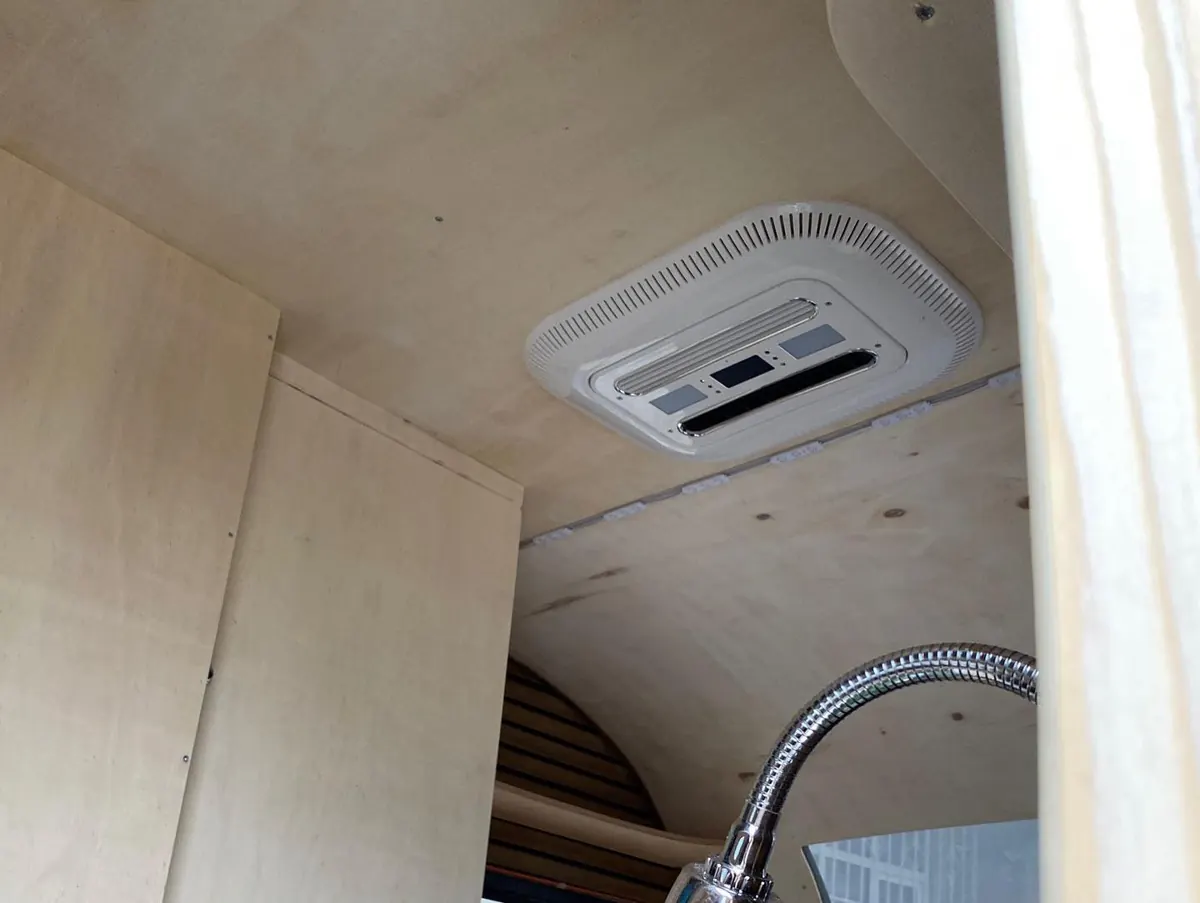 Çekme karavana elektrikli park kliması montajı 3