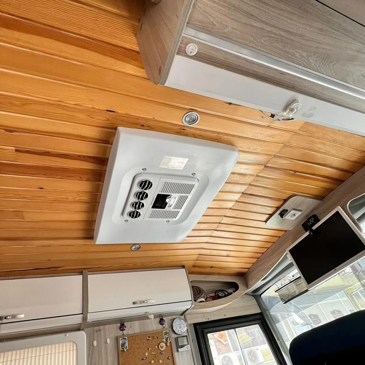 Karavana 12V elektrikli park kliması montajı 6