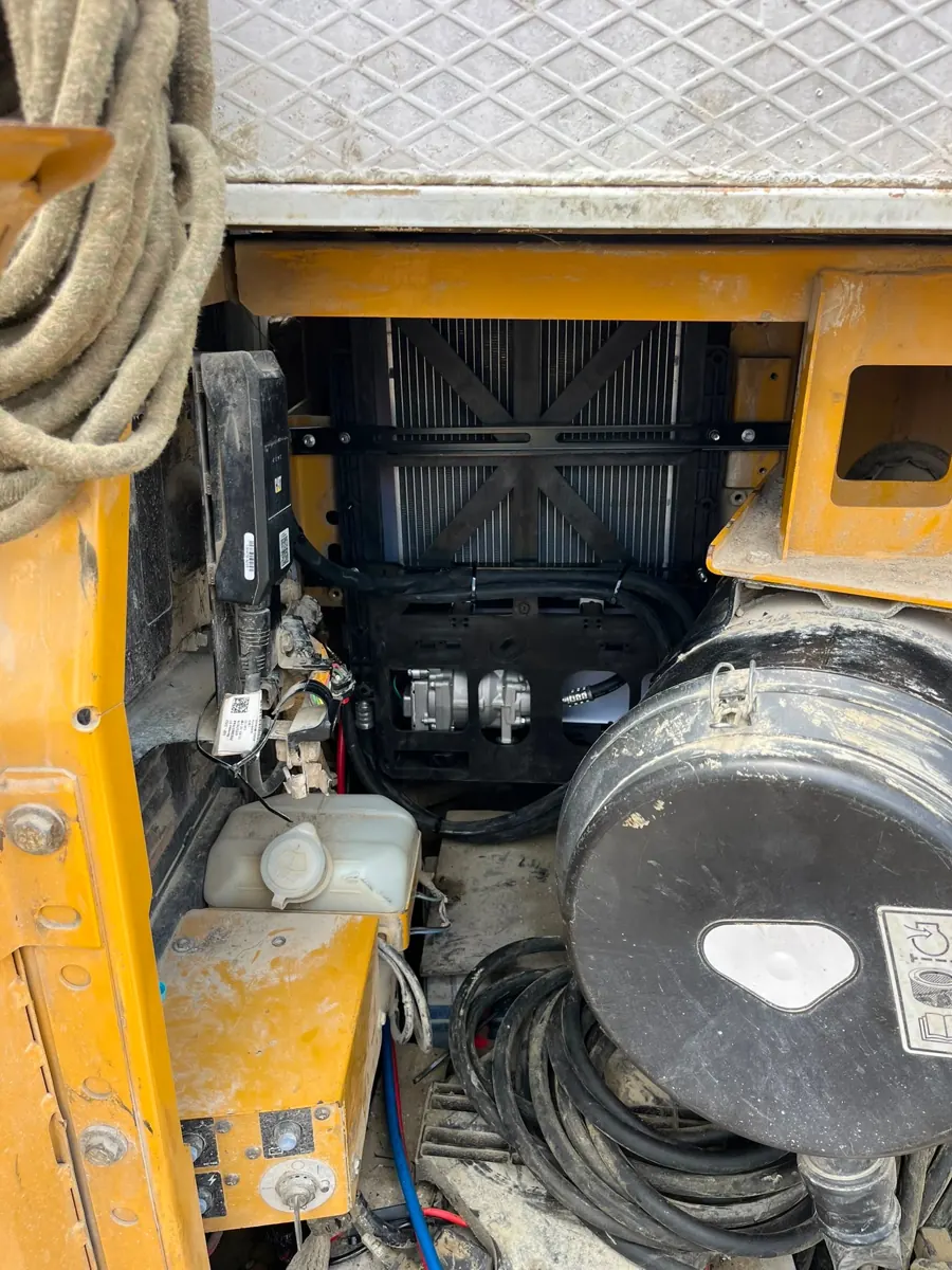Soilmec SR 60 fore kazık makinesine elektrikli split klima montajı 3